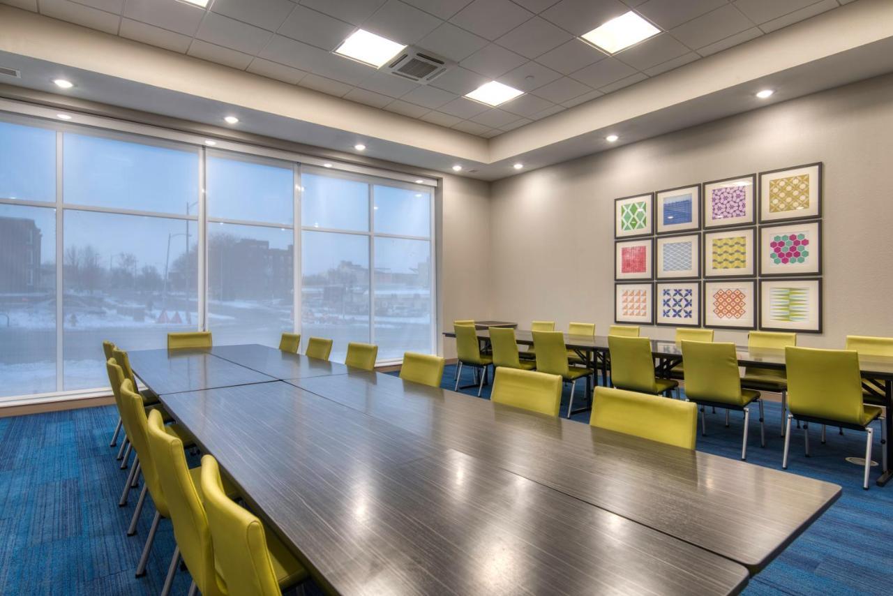 Holiday Inn Express & Suites - Omaha Downtown - Airport By Ihg Екстериор снимка
