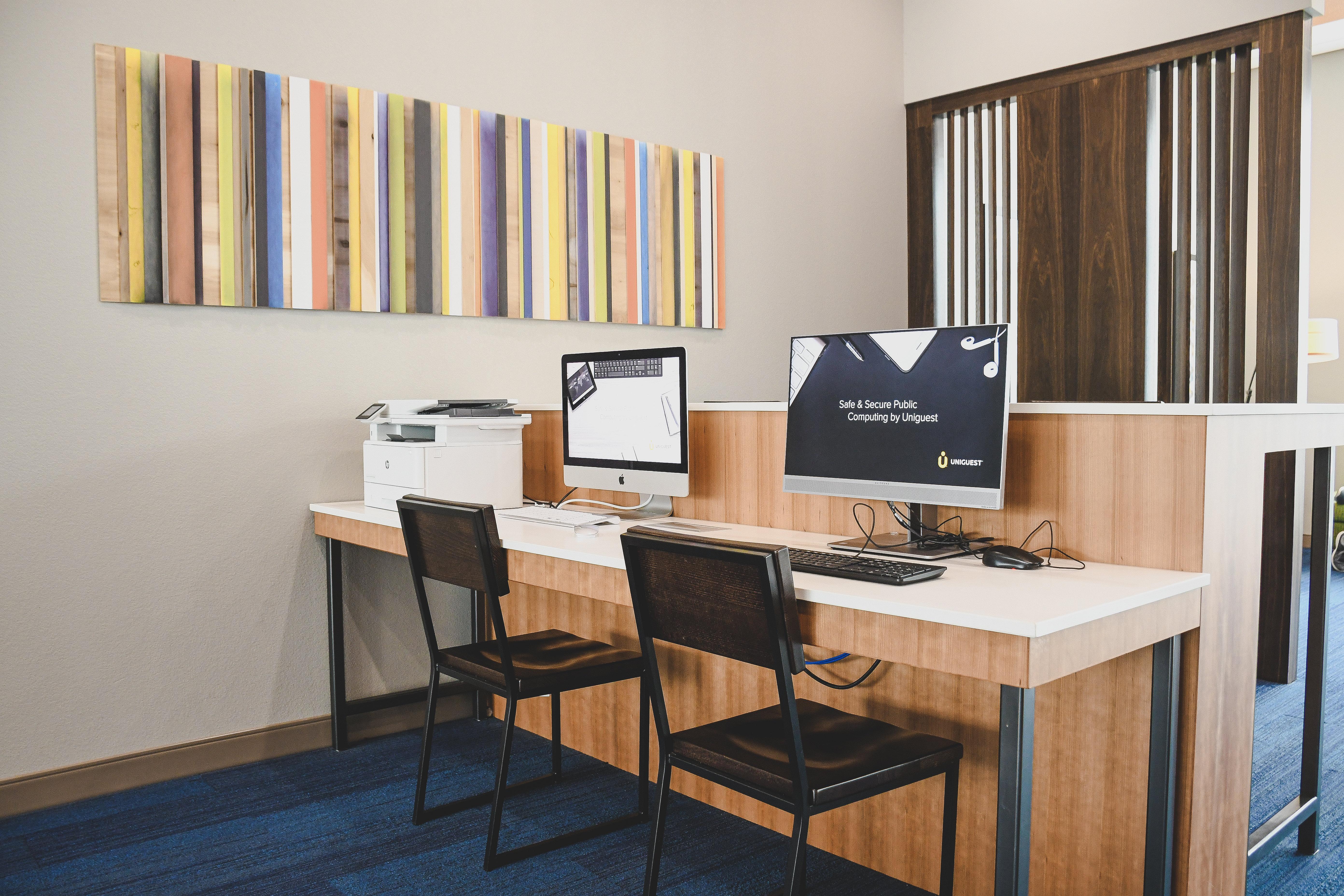 Holiday Inn Express & Suites - Omaha Downtown - Airport By Ihg Екстериор снимка