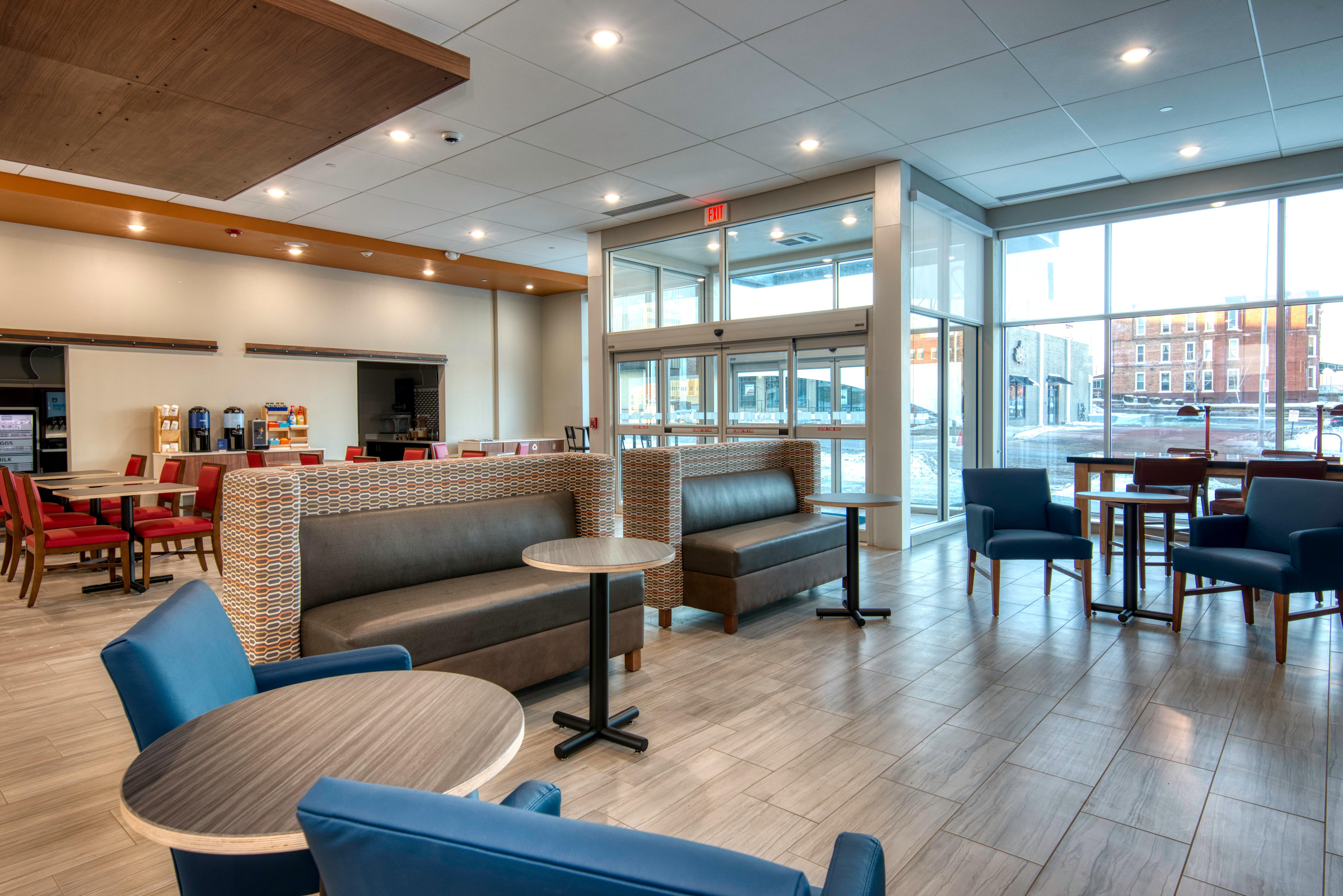 Holiday Inn Express & Suites - Omaha Downtown - Airport By Ihg Екстериор снимка