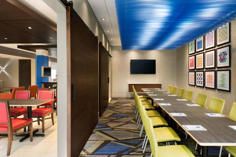 Holiday Inn Express & Suites - Omaha Downtown - Airport By Ihg Екстериор снимка